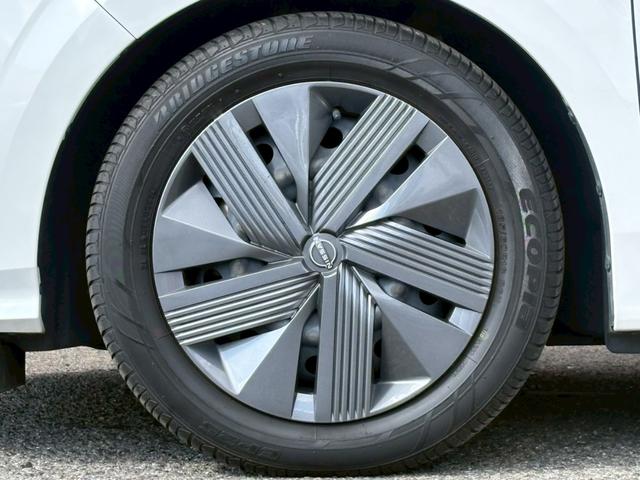 ノート Ｘ　ＥＴＣ　ナビ　ＴＶ　クリアランスソナー　衝突被害軽減システム　オートマチックハイビーム　オートライト　スマートキー　電動格納ミラー　ＣＶＴ　盗難防止システム　衝突安全ボディ　ＡＢＳ　ＥＳＣ　ＣＤ（49枚目）