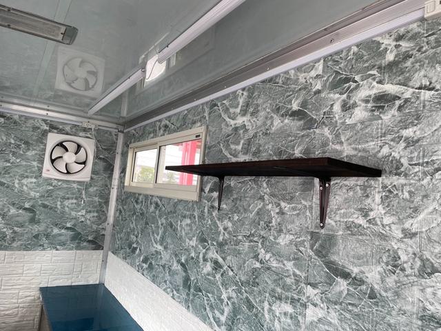 エルフトラック キッチンカー 8ナンバー登録 バックカメラ キーレス 2層シンク 給水タンク ステンレス作業台 新品発電機 ブレーカー 換気扇 釣棚 100V外部電源 コンセント4箇所 LEDスポットライト(7枚目)