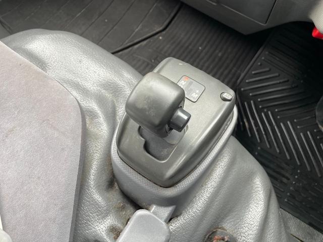 エルフトラック キッチンカー 8ナンバー登録 バックカメラ キーレス 2層シンク 給水タンク ステンレス作業台 新品発電機 ブレーカー 換気扇 釣棚 100V外部電源 コンセント4箇所 LEDスポットライト(10枚目)