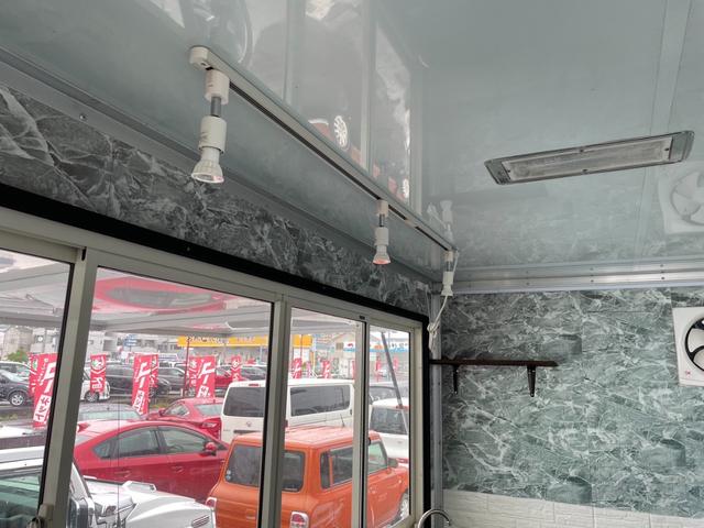 エルフトラック キッチンカー 8ナンバー登録 バックカメラ キーレス 2層シンク 給水タンク ステンレス作業台 新品発電機 ブレーカー 換気扇 釣棚 100V外部電源 コンセント4箇所 LEDスポットライト(14枚目)