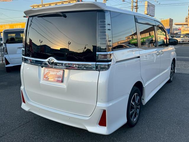 ヴォクシー ZS 煌III バックカメラ、ETC、後席モニタ、両側電動スライドドア、フルセグ、LEDヘッドランプ、クルコン、クリアランスソナー、オートマチックハイビーム、Bluetooth接続、スマートキー、3列シート(13枚目)