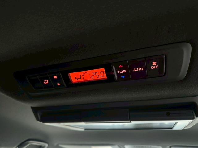 ヴォクシー ZS 煌III バックカメラ、ETC、後席モニタ、両側電動スライドドア、フルセグ、LEDヘッドランプ、クルコン、クリアランスソナー、オートマチックハイビーム、Bluetooth接続、スマートキー、3列シート(32枚目)