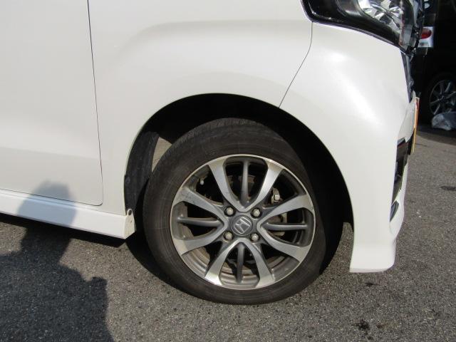 納車整備時は新品にてバッテリー、タイヤ、ワイパーゴム、ＥＧオイル、ＡＣフィルターなど交換します。