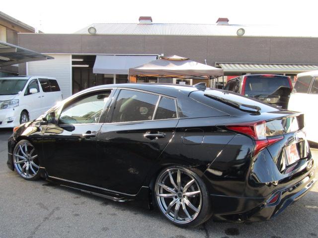 プリウス Ｓ　新品車高調　新品１９インチ　モデリスタエアロ　メッキ部トランク穴スムージング　モデリスタ左右後マットブラック部同色塗装　リヤスモークフィルム　社外ＬＥＤアクセサリー左右　Ｂｌｕｅｔｏｏｔｈ　Ｂカメラ（11枚目）