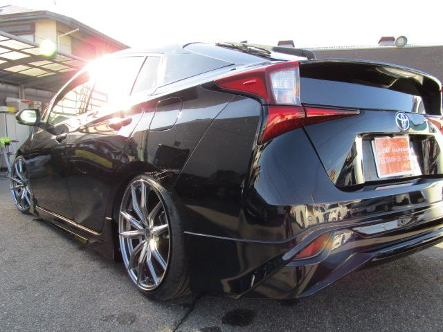 プリウス Ｓ　新品車高調　新品１９インチ　モデリスタエアロ　メッキ部トランク穴スムージング　モデリスタ左右後マットブラック部同色塗装　リヤスモークフィルム　社外ＬＥＤアクセサリー左右　Ｂｌｕｅｔｏｏｔｈ　Ｂカメラ（12枚目）