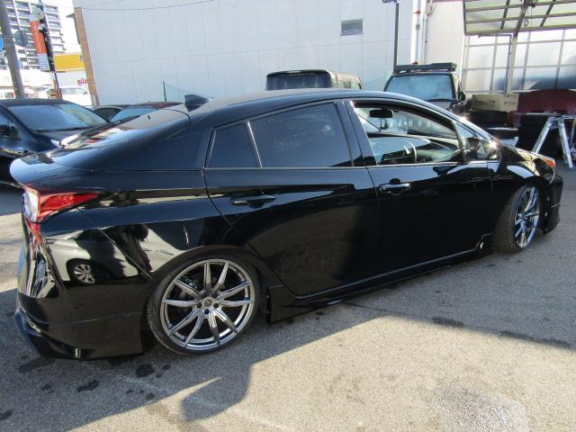 プリウス Ｓ　新品車高調　新品１９インチ　モデリスタエアロ　メッキ部トランク穴スムージング　モデリスタ左右後マットブラック部同色塗装　リヤスモークフィルム　社外ＬＥＤアクセサリー左右　Ｂｌｕｅｔｏｏｔｈ　Ｂカメラ（16枚目）