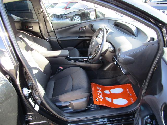 プリウス Ｓ　新品車高調　新品１９インチ　モデリスタエアロ　メッキ部トランク穴スムージング　モデリスタ左右後マットブラック部同色塗装　リヤスモークフィルム　社外ＬＥＤアクセサリー左右　Ｂｌｕｅｔｏｏｔｈ　Ｂカメラ（19枚目）