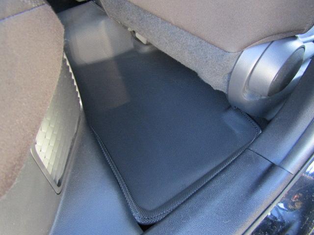 プリウス Ｓ　新品車高調　新品１９インチ　モデリスタエアロ　メッキ部トランク穴スムージング　モデリスタ左右後マットブラック部同色塗装　リヤスモークフィルム　社外ＬＥＤアクセサリー左右　Ｂｌｕｅｔｏｏｔｈ　Ｂカメラ（25枚目）