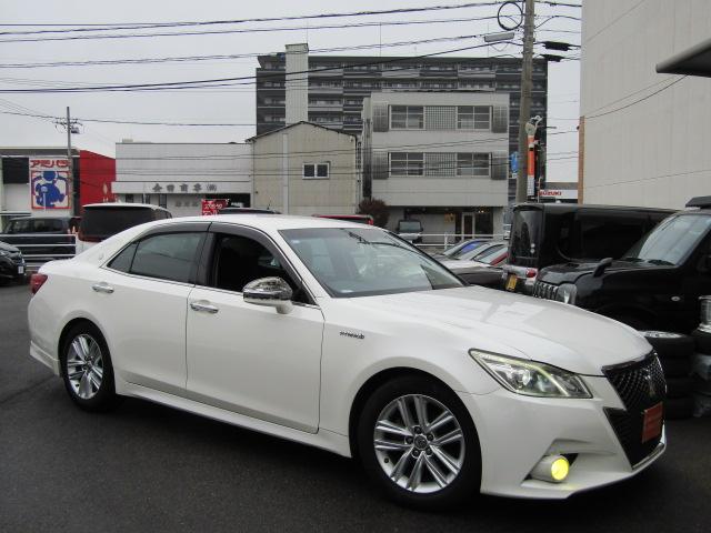 クラウンハイブリッド アスリートＳ　新品コンビハンドル　内装ブラック　パワーシート　Ｂｌｕｅｔｏｏｔｈ　Ｂカメラ　ＥＴＣ　イエローフォグに交換　ドアカーテシＬＥＤ（4枚目）