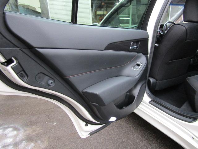 クラウンハイブリッド アスリートＳ　新品コンビハンドル　内装ブラック　パワーシート　Ｂｌｕｅｔｏｏｔｈ　Ｂカメラ　ＥＴＣ　イエローフォグに交換　ドアカーテシＬＥＤ（23枚目）