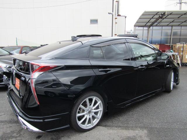 プリウス Ｓ　新品１８インチ　新品タイヤ装着　新品モデリスタ風エアロパチリスタ　コンビハンドル　社外ブラックシフト　ナビＴＶ　Ｂｌｕｅｔｏｏｔｈ　Ｂカメラ　ＥＴＣ（9枚目）