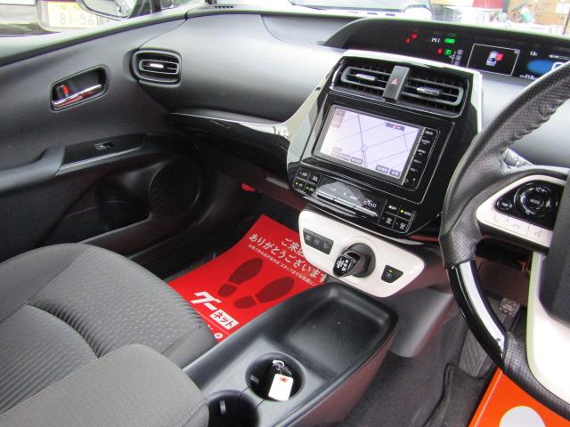 プリウス Ｓ　新品１８インチ　新品タイヤ装着　新品モデリスタ風エアロパチリスタ　コンビハンドル　社外ブラックシフト　ナビＴＶ　Ｂｌｕｅｔｏｏｔｈ　Ｂカメラ　ＥＴＣ（13枚目）