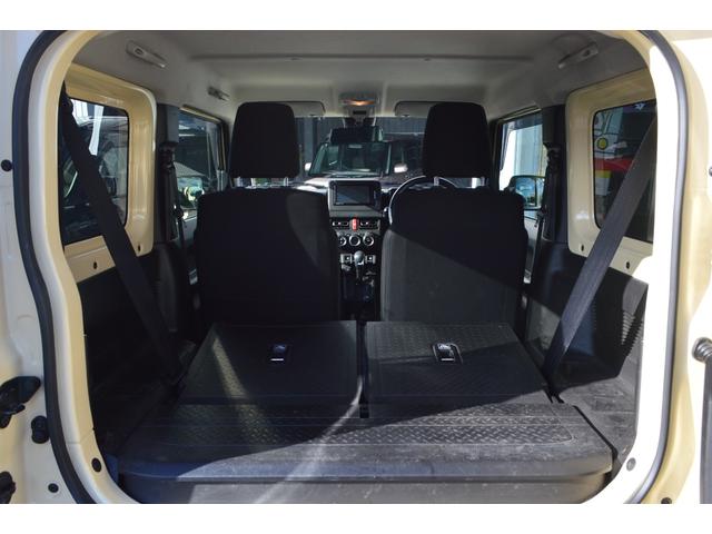 ☆後部座席を倒してフラットにすることができ背の高い荷物なども乗せることができます！また汚れ防止素材が使われており掃除もしやすいです！