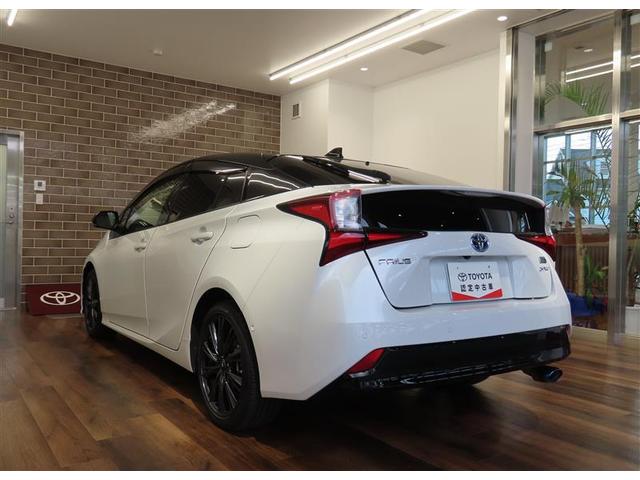 プリウス Ａツーリングセレクション・ブラックエディション　４ＷＤ　衝突被害軽減システム　フルセグ　メモリーナビ　ＤＶＤ再生　バックカメラ　ＥＴＣ　ドラレコ　ＬＥＤヘッドランプ　スマートキー　オートクルーズコントロール　ハイブリッド（6枚目）