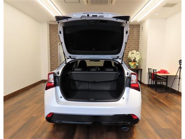 プリウス Ａツーリングセレクション・ブラックエディション　４ＷＤ　衝突被害軽減システム　フルセグ　メモリーナビ　ＤＶＤ再生　バックカメラ　ＥＴＣ　ドラレコ　ＬＥＤヘッドランプ　スマートキー　オートクルーズコントロール　ハイブリッド（7枚目）