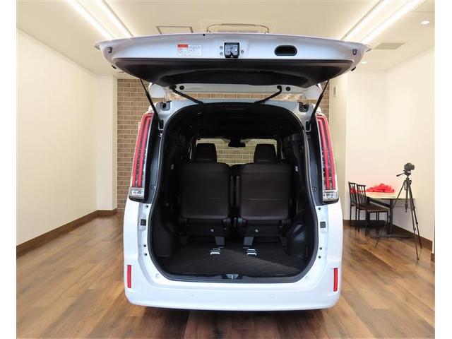 エスクァイア Gi プレミアムパッケージ 衝突被害軽減システム フルセグ メモリーナビ DVD再生 バックカメラ ETC 両側電動スライド 乗車定員7人 LEDヘッドランプ スマートキー オートクルーズコントロール 3列シート(7枚目)