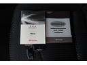 Ｓセーフティプラス　ツートーン　衝突被害軽減システム　フルセグ　メモリーナビ　ＤＶＤ再生　バックカメラ　ＥＴＣ　ドラレコ　ＬＥＤヘッドランプ　スマートキー　ハイブリッド（19枚目）
