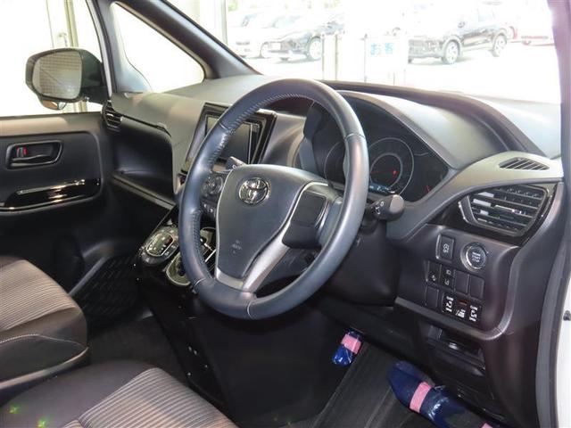 ヴォクシー ZS 4WD 衝突被害軽減システム フルセグ メモリーナビ DVD再生 バックカメラ 両側電動スライド 乗車定員7人 LEDヘッドランプ スマートキー オートクルーズコントロール 3列シート(7枚目)