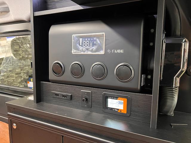 アトレー ＲＳ　軽キャン　車中泊仕様　ベッドキット　１２Ｖクーラー　４０９６Ｗｈサブバッテリー　インバーター　走行充電　天井遮熱＆断熱　ＬＥＤ照明　前後ドラレコ　外部電源　脱着式テーブル　オレンジアベニューデモカー（20枚目）