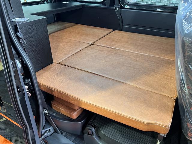 アトレー ＲＳ　軽キャン　車中泊仕様　ベッドキット　１２Ｖクーラー　４０９６Ｗｈサブバッテリー　インバーター　走行充電　天井遮熱＆断熱　ＬＥＤ照明　前後ドラレコ　外部電源　脱着式テーブル　オレンジアベニューデモカー（33枚目）