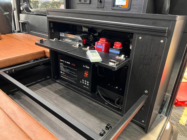 アトレー ＲＳ　軽キャン　車中泊仕様　ベッドキット　１２Ｖクーラー　４０９６Ｗｈサブバッテリー　インバーター　走行充電　天井遮熱＆断熱　ＬＥＤ照明　前後ドラレコ　外部電源　脱着式テーブル　オレンジアベニューデモカー（49枚目）