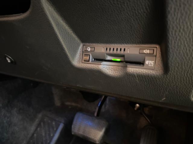 ヤリスクロス ハイブリッドＧ　衝突被害軽減システム　レーンアシスト　ルーフキャリー　ドラレコ　ＥＴＣ　ナビ　バックカメラ　フルセグＴＶ　Ｂｌｕｅｔｏｏｔｈ　ＣＤ　ＤＶＤ　ＬＥＤヘッドライト　ＪＡＯＳアルミホイール　クルコン（6枚目）