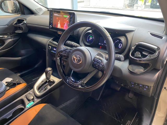 ヤリスクロス ハイブリッドＧ　衝突被害軽減システム　レーンアシスト　ルーフキャリー　ドラレコ　ＥＴＣ　ナビ　バックカメラ　フルセグＴＶ　Ｂｌｕｅｔｏｏｔｈ　ＣＤ　ＤＶＤ　ＬＥＤヘッドライト　ＪＡＯＳアルミホイール　クルコン（24枚目）