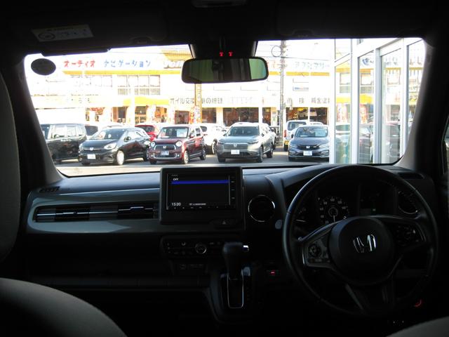大きなフロントガラスで視界も良好です。