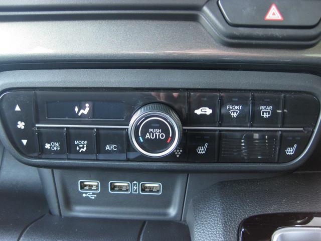 フルオートエアコン付きです。１年中どんな季節でも快適温度に設定が出来るのでドライブや通勤が楽しくなります。
