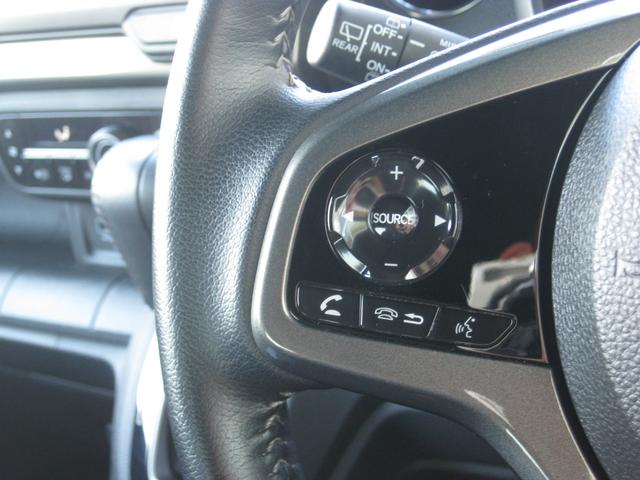 簡単なオーディオ操作ならハンドルについているスイッチで操作が出来ます。