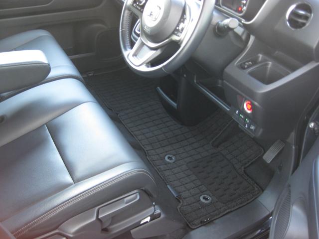 足回りも広々空間♪長時間の運転も疲れ知らずです！