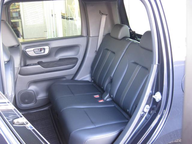 後席も余裕の広さでゆったりくつろげます！これなら長距離ドライブも問題ありません。