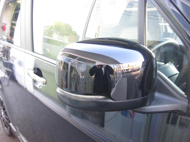 安全性を高めるドアミラーウインカーを装備。