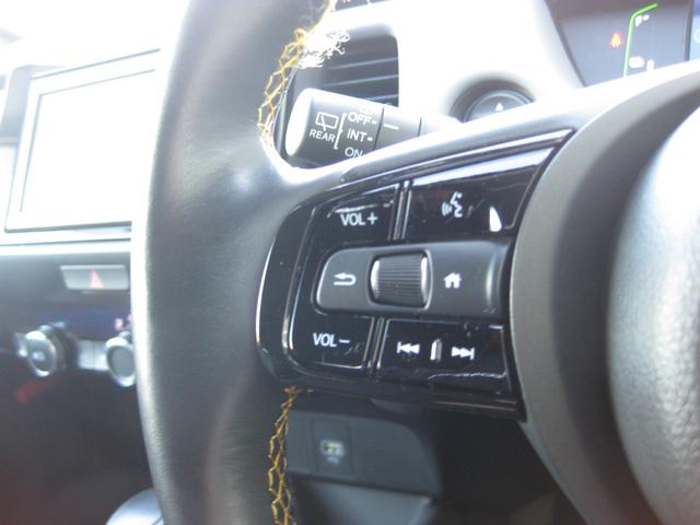 簡単なオーディオ操作ならハンドルについているスイッチで操作が出来ます。