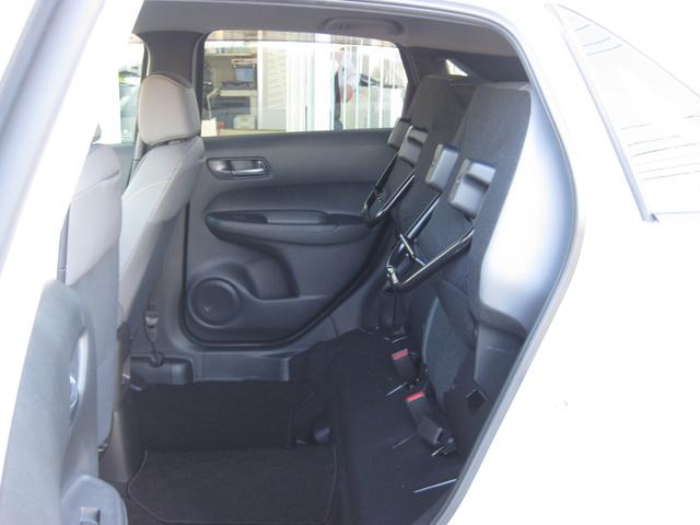 後席チップアップさせれば背の高い荷物も積めます！