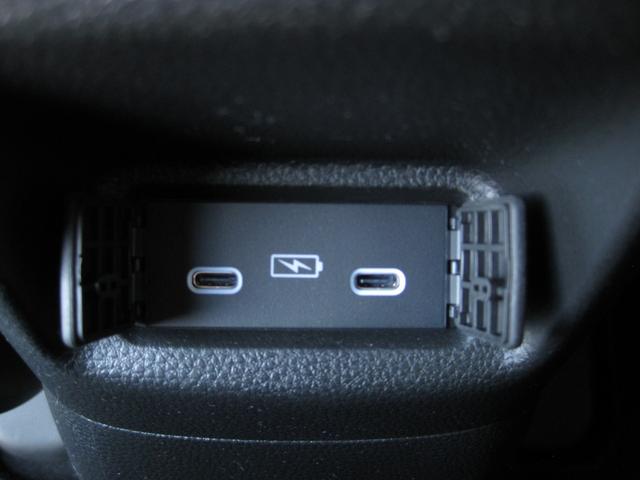 後部座席でも携帯等の充電が可能です♪（Ｃ−Ｔｙｐｅ）