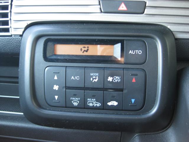 フルオートエアコン付きです。１年中どんな季節でも快適温度に設定が出来るのでドライブや通勤が楽しくなります。