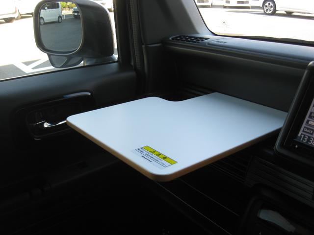 簡易テーブルで食事やお仕事にも活用できます！