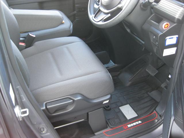 足回りも広々空間♪長時間の運転も疲れ知らずです！