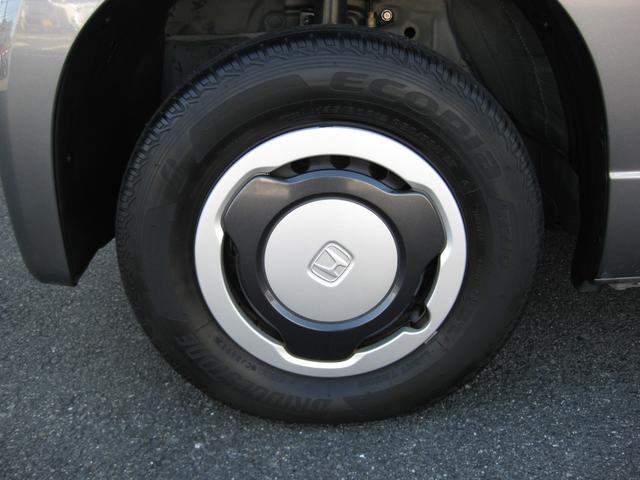 タイヤの空気圧は燃費・ステアリング等に影響しますので、こまめなチェックをお願い致します。