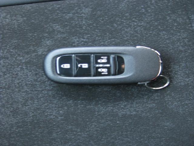 Ｎ－ＢＯＸカスタム ターボ　純正９インチメモリーナビ☆フルセグ☆マルチビューカメラ☆ＥＴＣ☆ＨｏｎｄａＳＥＮＳＩＮＧ☆両側パワースライドドア☆当社デモカー☆ＬＥＤヘッドライト☆シートバックテーブル☆純正１５インチアルミホイール☆（23枚目）