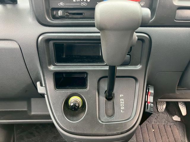 発進時や後退時に必ず操作するレバーです。操作のしやすさが肝になってきます。ぜひ一度体感してください。