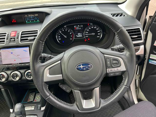 フォレスター ２．０ｉ－Ｌ　アイサイト　４ＷＤ　ＥＴＣ　バックカメラ　オートクルーズコントロール　レーンアシスト　パワーシート　衝突被害軽減システム　サンルーフ　ナビ　ＴＶ　オートライト　ＬＥＤヘッドランプ　電動リアゲート　アルミホイール（3枚目）