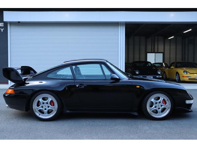 ９１１カレラＲＳ　正規ディーラー車　ソリッドブラック　純正１８インチＲＳホイール　純正バケットシート　レッドブレーキキャリパー　整備記録簿付き　パワーウインドウ(2枚目)