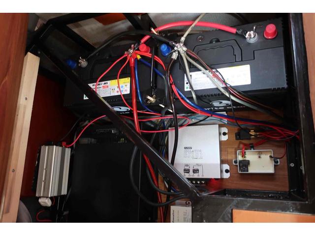 ハイエースバン SロングDX ワイド スーパーロング ハイルーフ キャンピングカー ETC バックカメラ ナビ ソーラー FFヒーター ツインサブバッテリー 外部100V 冷蔵庫 走行充電 電子レンジ(38枚目)