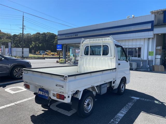 サンバートラック ハイルーフ　４ＷＤ　軽トラック　ＡＴ　ＡＢＳ　エアコン　パワーステアリング　パワーウィンドウ　運転席エアバッグ　助手席エアバッグ　ＣＤ　ＵＳＢ（4枚目）