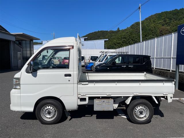サンバートラック ハイルーフ　４ＷＤ　軽トラック　ＡＴ　ＡＢＳ　エアコン　パワーステアリング　パワーウィンドウ　運転席エアバッグ　助手席エアバッグ　ＣＤ　ＵＳＢ（7枚目）