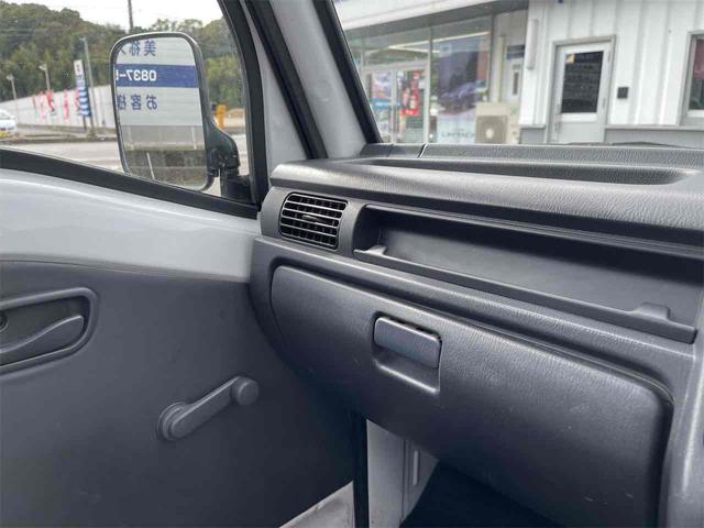 サンバートラック ＴＢ　４ＷＤ　５ＭＴ　エアコン　パワステ　運転席エアバッグ（17枚目）
