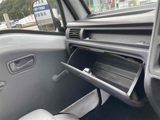 サンバートラック ＴＢ　４ＷＤ　５ＭＴ　エアコン　パワステ　運転席エアバッグ（18枚目）