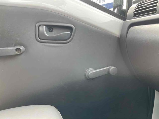 サンバートラック ＴＢ　４ＷＤ　５ＭＴ　エアコン　パワステ　運転席エアバッグ（19枚目）